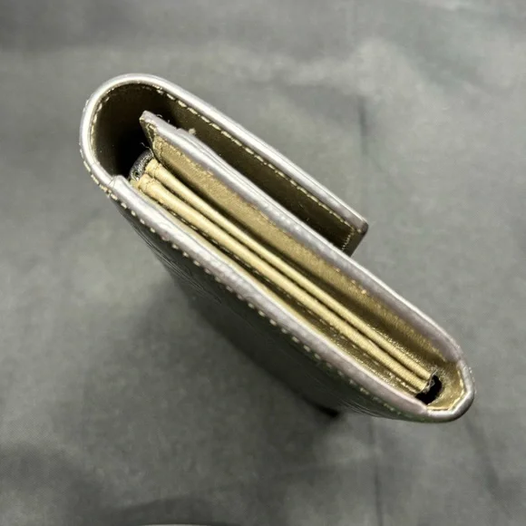 🩶GUCCI Metallic Gray Patent Microguccissima Wallet, Italy🩶 - Picture 3 of 14